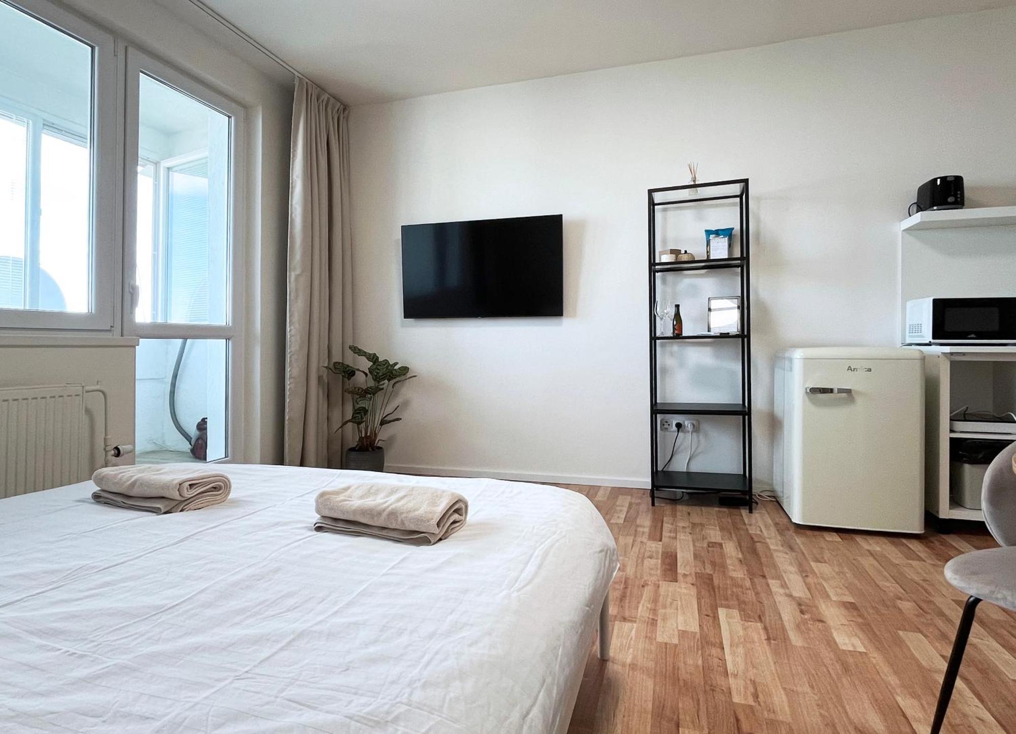 Air-Conditioned Studio, Close To City Centre & Tram Stop براتسيلافا المظهر الخارجي الصورة