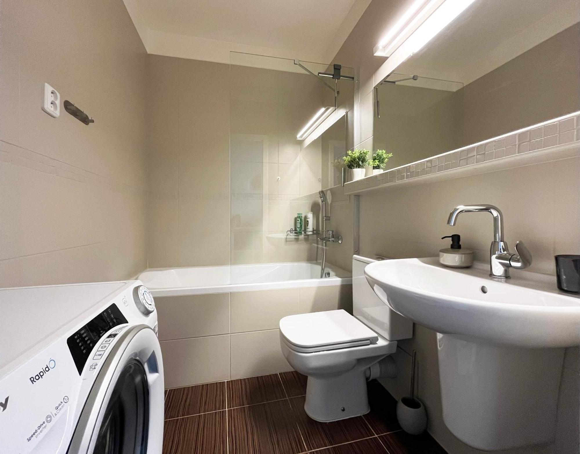 Air-Conditioned Studio, Close To City Centre & Tram Stop براتسيلافا المظهر الخارجي الصورة
